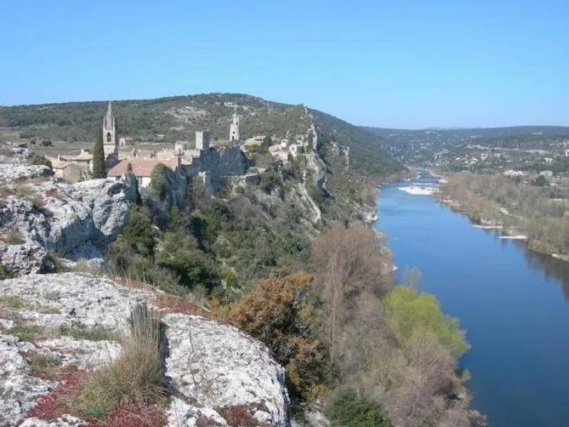 אגז Ancienne Chapelle Du 12E Siecle Restauree En Maison De Caractere Sur Falaise מראה חיצוני תמונה